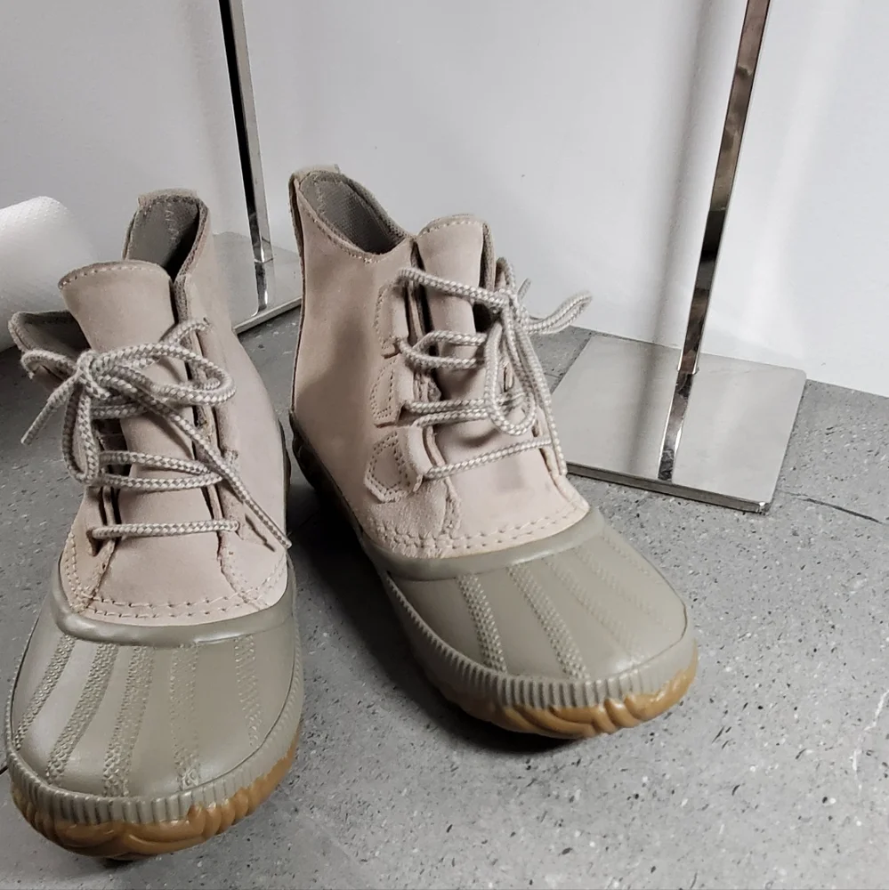 Sorel Women's Taupe and Khaki Winter Boots